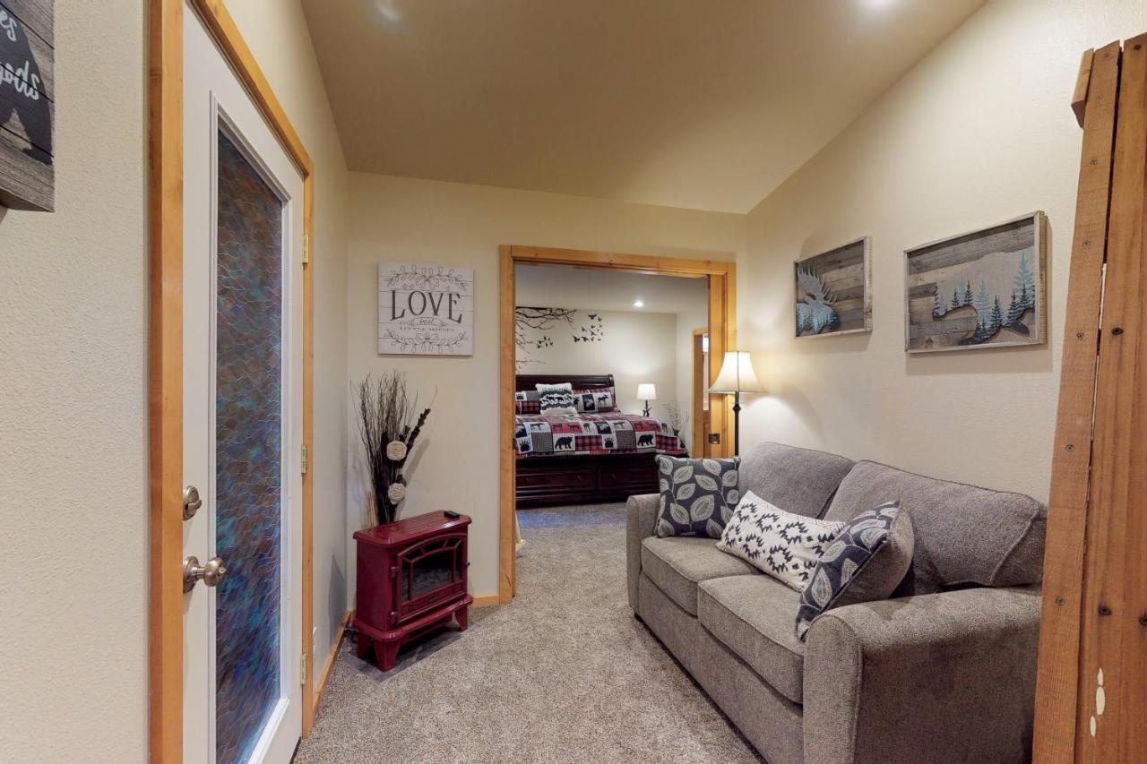 Forest Edge Leavenworth Room photo